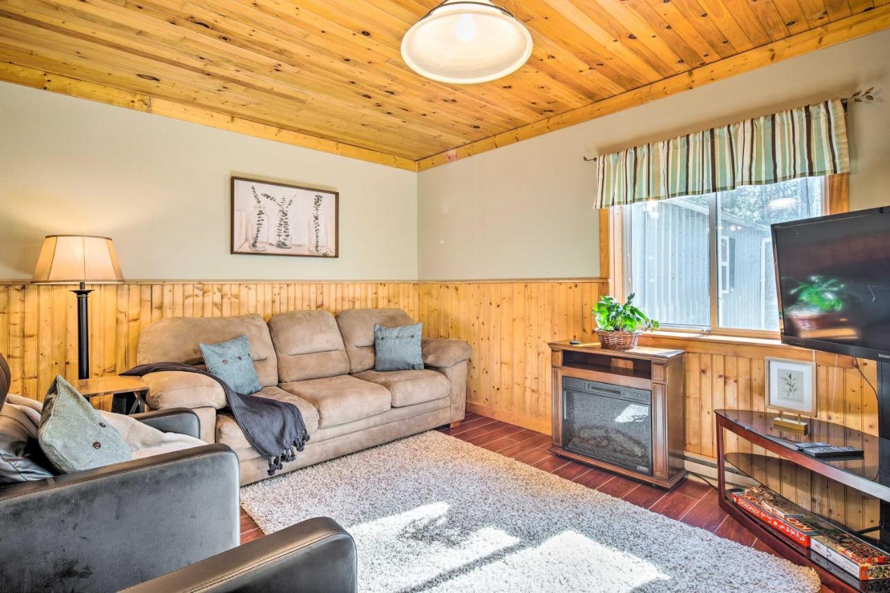 Penrose Home With Covered Deck And Fire Pit! Exterior photo