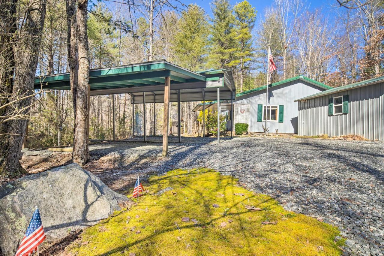 Penrose Home With Covered Deck And Fire Pit! Exterior photo